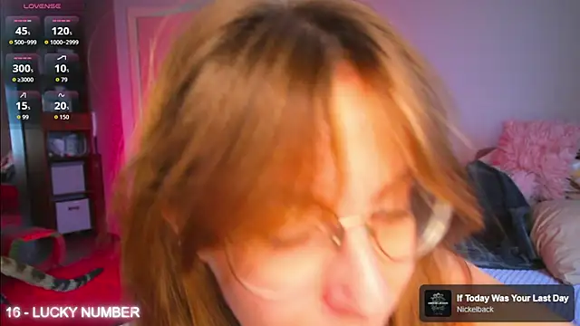 Snapshot of ms_allison__ chatting on June 19, 7:34 am ms allison online show from June 19, 7:34 am