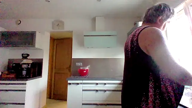 Snapshot of coquinesensuel chatting on August 3, 6:12 am coquinesensuel online show from August 3, 6:12 am