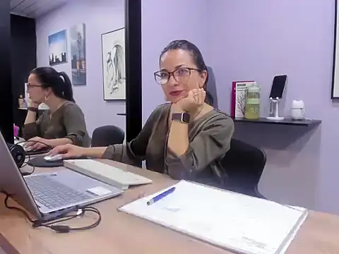 Snapshot of Greta_Borbon_ chatting on June 23, 11:52 am Greta Borbon online show from June 23, 11:52 am