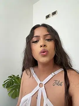 Snapshot of MilaHank chatting on June 26, 6:12 pm MilaHank online show from June 26, 6:12 pm
