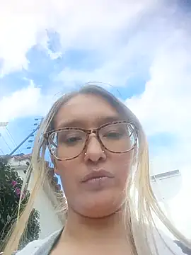 Snapshot of karla-giraldo1 chatting on July 24, 2:04 pm karla-giraldo1 online show from July 24, 2:04 pm
