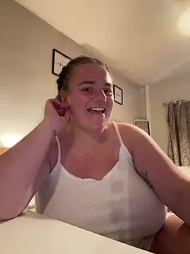 Snapshot of Bustygem_ chatting on June 28, 9:10 pm Bustygem online show from June 28, 9:10 pm