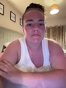 Snapshot of Bustygem_ chatting on July 10, 9:39 pm Bustygem online show from July 10, 9:39 pm