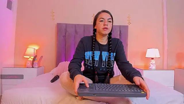 Snapshot of Sharick_smile1 chatting on July 22, 4:15 am Sharick smile1 online show from July 22, 4:15 am