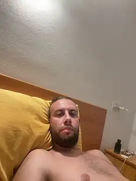 Snapshot of tittolone98 chatting on August 4, 5:26 pm tittolone98 online show from August 4, 5:26 pm