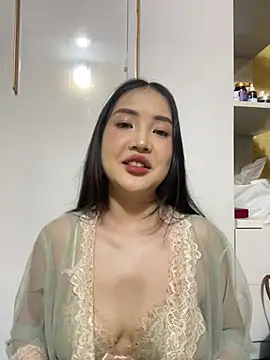 Snapshot of Lilyluta2000 chatting on June 25, 8:19 am Lilyluta2000 online show from June 25, 8:19 am