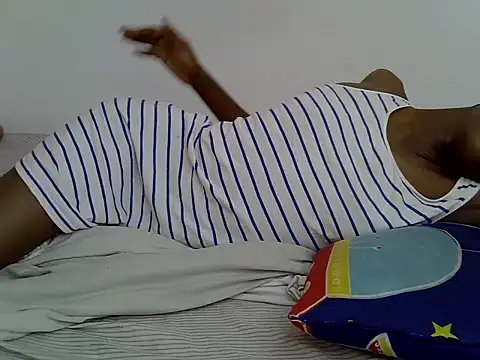 Snapshot of Beutypetite1 chatting on July 3, 1:17 pm Beutypetite1 online show from July 3, 1:17 pm