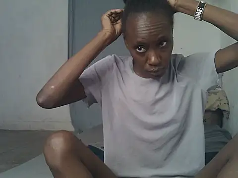 Snapshot of Beutypetite1 chatting on August 1, 10:58 am Beutypetite1 online show from August 1, 10:58 am