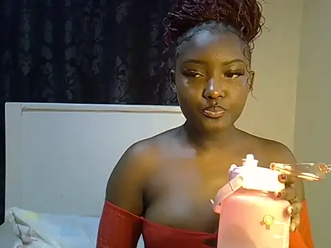 Snapshot of Ebonybarbieeee chatting on July 6, 4:31 pm Ebonybarbieeee online show from July 6, 4:31 pm