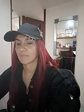 Snapshot of KataraDeLuxe chatting on June 22, 3:09 pm KataraDeLuxe online show from June 22, 3:09 pm