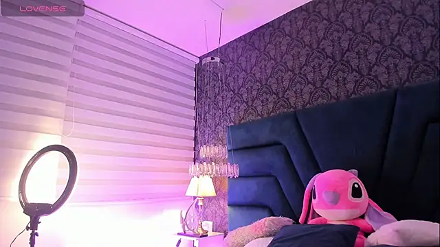 Snapshot of SteisyRoss chatting on August 4, 12:03 am SteisyRoss online show from August 4, 12:03 am