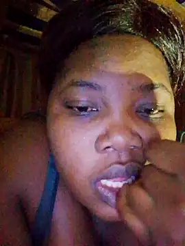 Snapshot of ellena8 chatting on June 18, 10:36 pm ellena8 online show from June 18, 10:36 pm