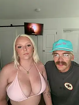 Snapshot of Blondebarbie21 chatting on June 26, 8:57 pm Blondebarbie21 online show from June 26, 8:57 pm