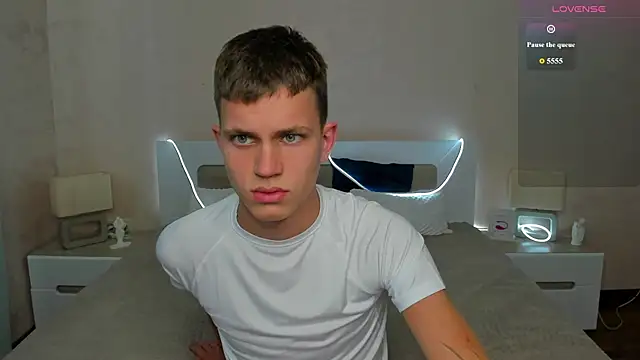 m0neyken online show from July 8, 7:13 am
