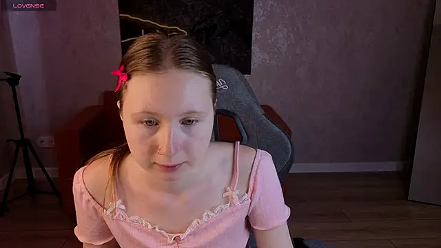 Snapshot of LiliTiny chatting on June 27, 1:21 am LiliTiny online show from June 27, 1:21 am