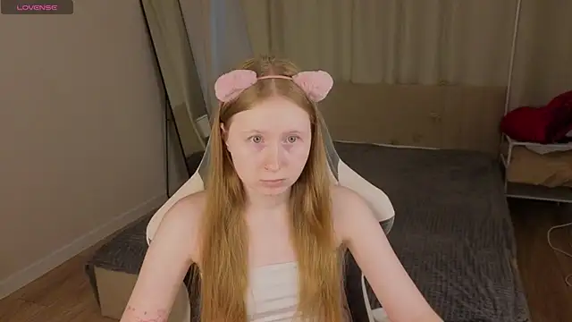 Snapshot of LiliTiny chatting on July 7, 1:41 am LiliTiny online show from July 7, 1:41 am