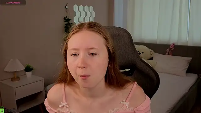 Snapshot of LiliTiny chatting on July 18, 2:16 am LiliTiny online show from July 18, 2:16 am