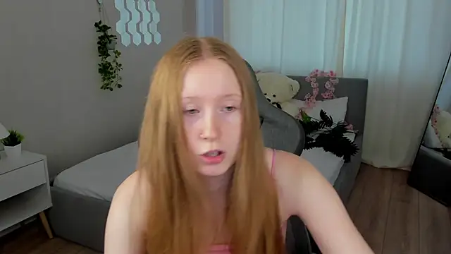 Snapshot of LiliTiny chatting on July 25, 1:15 am LiliTiny online show from July 25, 1:15 am