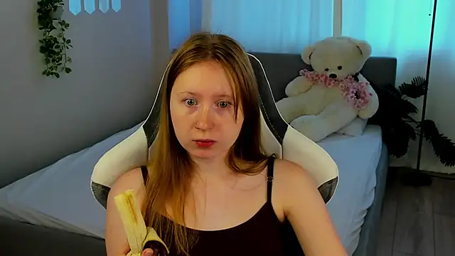 Snapshot of LiliTiny chatting on August 4, 3:32 am LiliTiny online show from August 4, 3:32 am