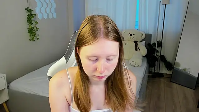 Snapshot of LiliTiny chatting on August 6, 1:18 am LiliTiny online show from August 6, 1:18 am