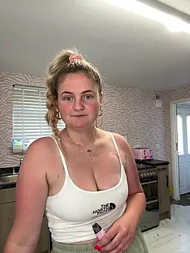 Snapshot of Juicy_BabeXo chatting on June 24, 10:03 am Juicy BabeXo online show from June 24, 10:03 am