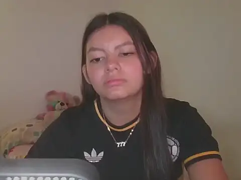 Snapshot of sophie_andradee_ chatting on June 23, 9:02 pm sophie andradee online show from June 23, 9:02 pm