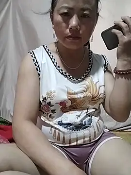 Snapshot of whatmes chatting on August 1, 2:33 am whatmes online show from August 1, 2:33 am