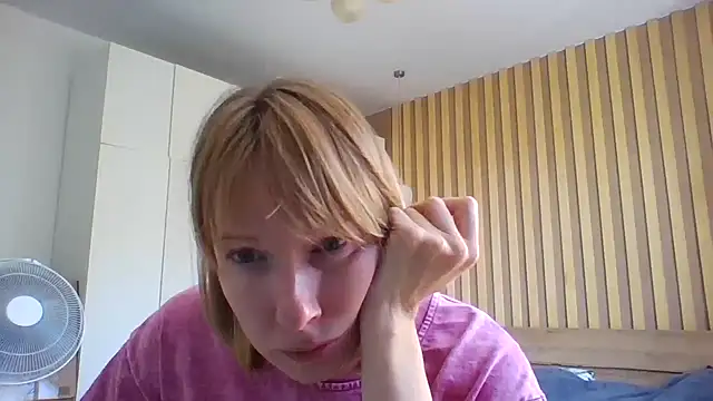 Snapshot of Deloriada chatting on July 9, 8:40 am Deloriada online show from July 9, 8:40 am