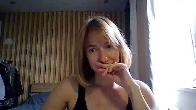 Snapshot of Deloriada chatting on July 31, 9:09 am Deloriada online show from July 31, 9:09 am