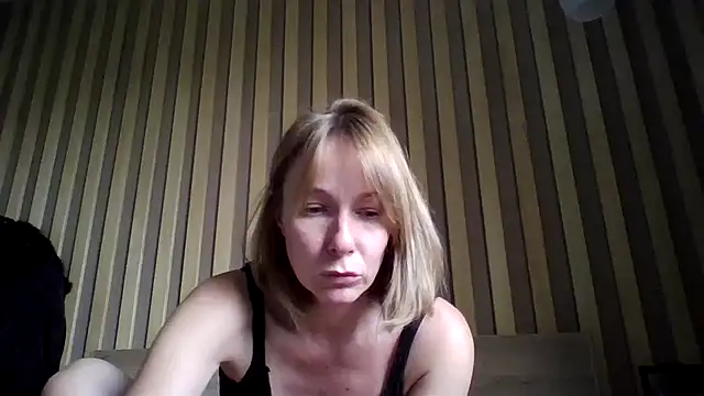 Snapshot of Deloriada chatting on August 6, 9:44 am Deloriada online show from August 6, 9:44 am