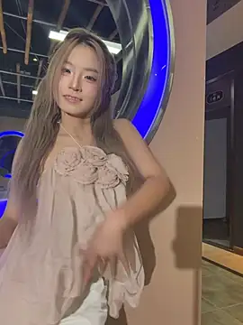Snapshot of Uugirl00 chatting on June 23, 12:25 pm Uugirl00 online show from June 23, 12:25 pm