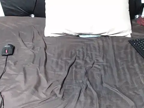 Snapshot of ShamilCruzXx chatting on July 5, 10:39 pm ShamilCruzXx online show from July 5, 10:39 pm