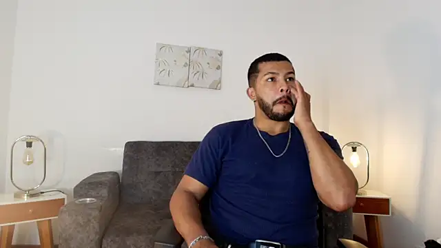Snapshot of BrunoSilva_ chatting on August 7, 9:22 am BrunoSilva online show from August 7, 9:22 am