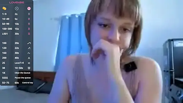 Snapshot of DustiZuchowski chatting on July 30, 4:22 am DustiZuchowski online show from July 30, 4:22 am