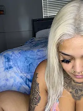 Snapshot of sweet_cataleya12 chatting on July 23, 7:01 pm sweet cataleya12 online show from July 23, 7:01 pm
