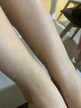 Snapshot of feetlilly chatting on June 22, 12:13 am feetlilly online show from June 22, 12:13 am