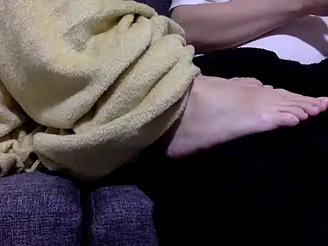 Snapshot of feetlilly chatting on June 23, 2:09 am feetlilly online show from June 23, 2:09 am
