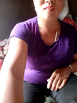 Snapshot of NyloveSquirt chatting on June 22, 5:59 am NyloveSquirt online show from June 22, 5:59 am