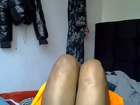 Snapshot of pretty_jaz chatting on June 29, 12:05 pm pretty jaz online show from June 29, 12:05 pm