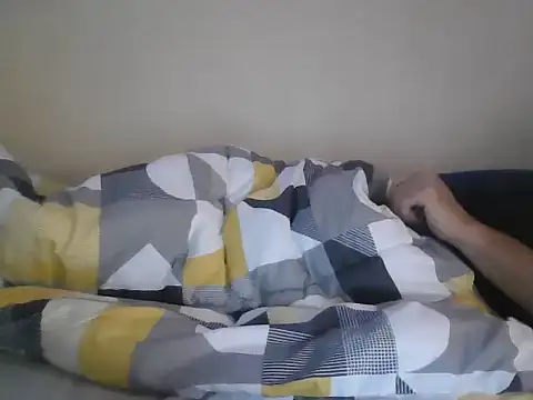 Snapshot of a5ar5rooooov chatting on April 5, 4:20 am a5ar5rooooov online show from April 5, 4:20 am