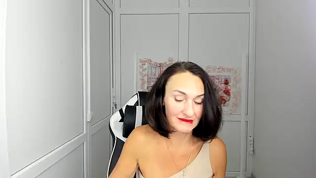 Snapshot of OliviaKateee chatting on July 15, 12:21 pm OliviaKateee online show from July 15, 12:21 pm