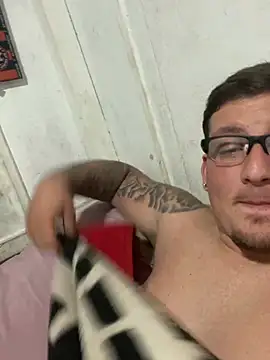 Snapshot of luisinnnnnn chatting on July 15, 3:34 am luisinnnnnn online show from July 15, 3:34 am