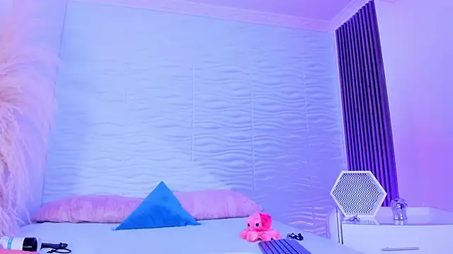 Snapshot of AylinLove_ chatting on July 5, 11:28 am AylinLove online show from July 5, 11:28 am