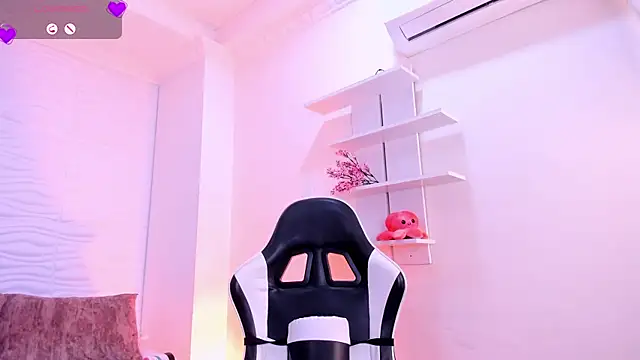 Snapshot of AylinLove_ chatting on August 3, 11:26 am AylinLove online show from August 3, 11:26 am