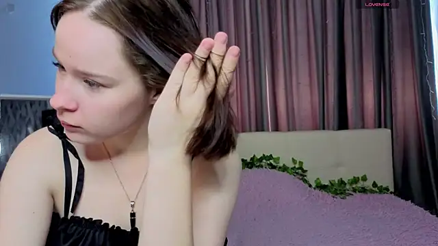 Snapshot of nelly_sweeti chatting on July 9, 8:07 am nelly sweeti online show from July 9, 8:07 am