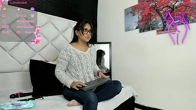Snapshot of azul_moonn chatting on July 11, 4:15 am azul moonn online show from July 11, 4:15 am