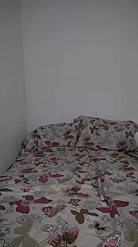 Snapshot of Female_puppy_in_heat chatting on July 31, 5:18 am Female puppy in heat online show from July 31, 5:18 am