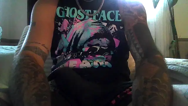 Snapshot of tatsnthick11 chatting on July 6, 8:22 pm tatsnthick11 online show from July 6, 8:22 pm
