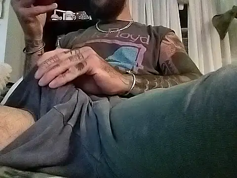 Snapshot of tatsnthick11 chatting on July 19, 2:15 am tatsnthick11 online show from July 19, 2:15 am