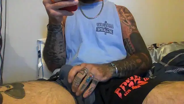 Snapshot of tatsnthick11 chatting on July 19, 5:38 pm tatsnthick11 online show from July 19, 5:38 pm